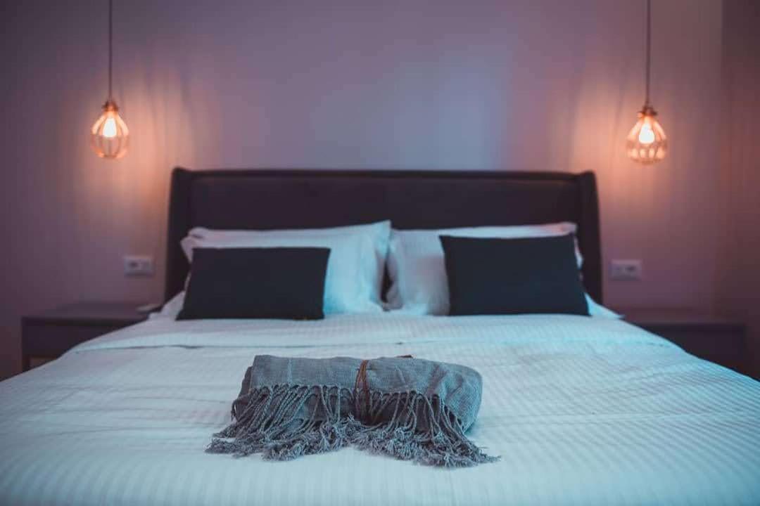 Tam Skanderbeg Square Serviced City Center Apartment No1 ติรานา ภายนอก รูปภาพ